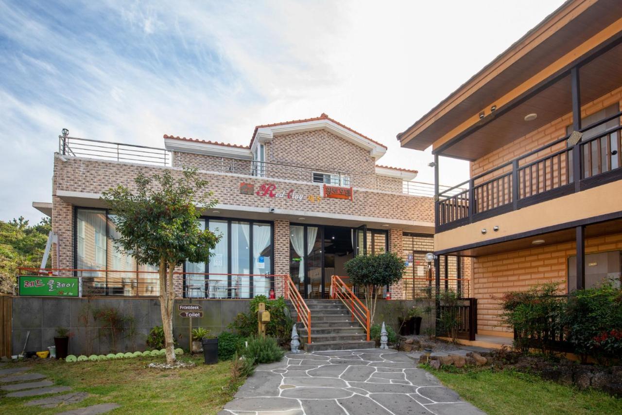 Red Clay Pension Jeju Extérieur photo
